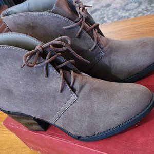 Dunes Lacie 11M  Taupe New Block heel lace up boot